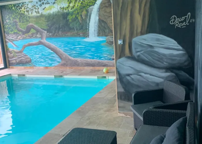 Logement @ 10 Personnes Avec Piscine Interieure 31 Degres Zoo De La Fleche 24 H Du Mans